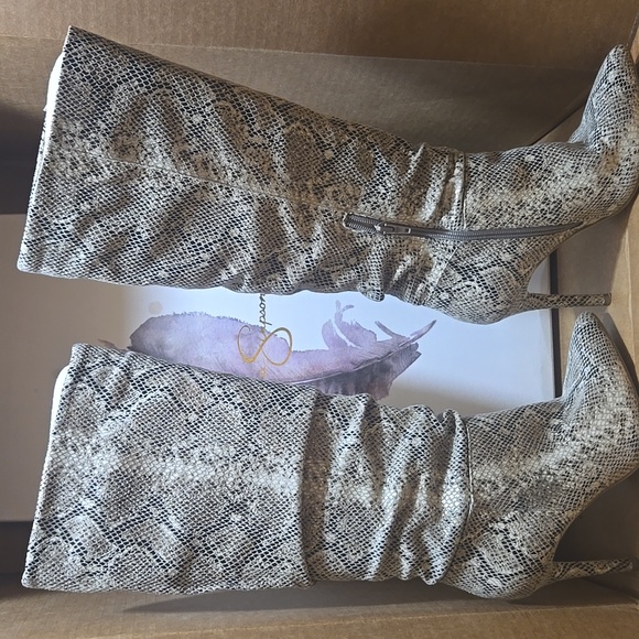JESSICA SIMPSON SAFERRA FAUX SNAKESKIN SLOUCHY STILETTO HEELED KNEE HIGH BOOTS. - Picture 1 of 10